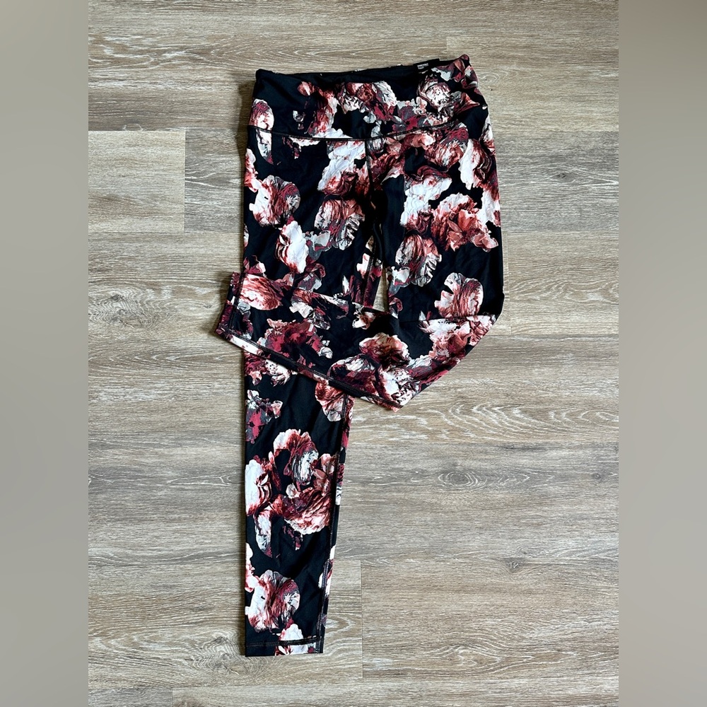 NWT Victorias Secret Knockout leggings size large